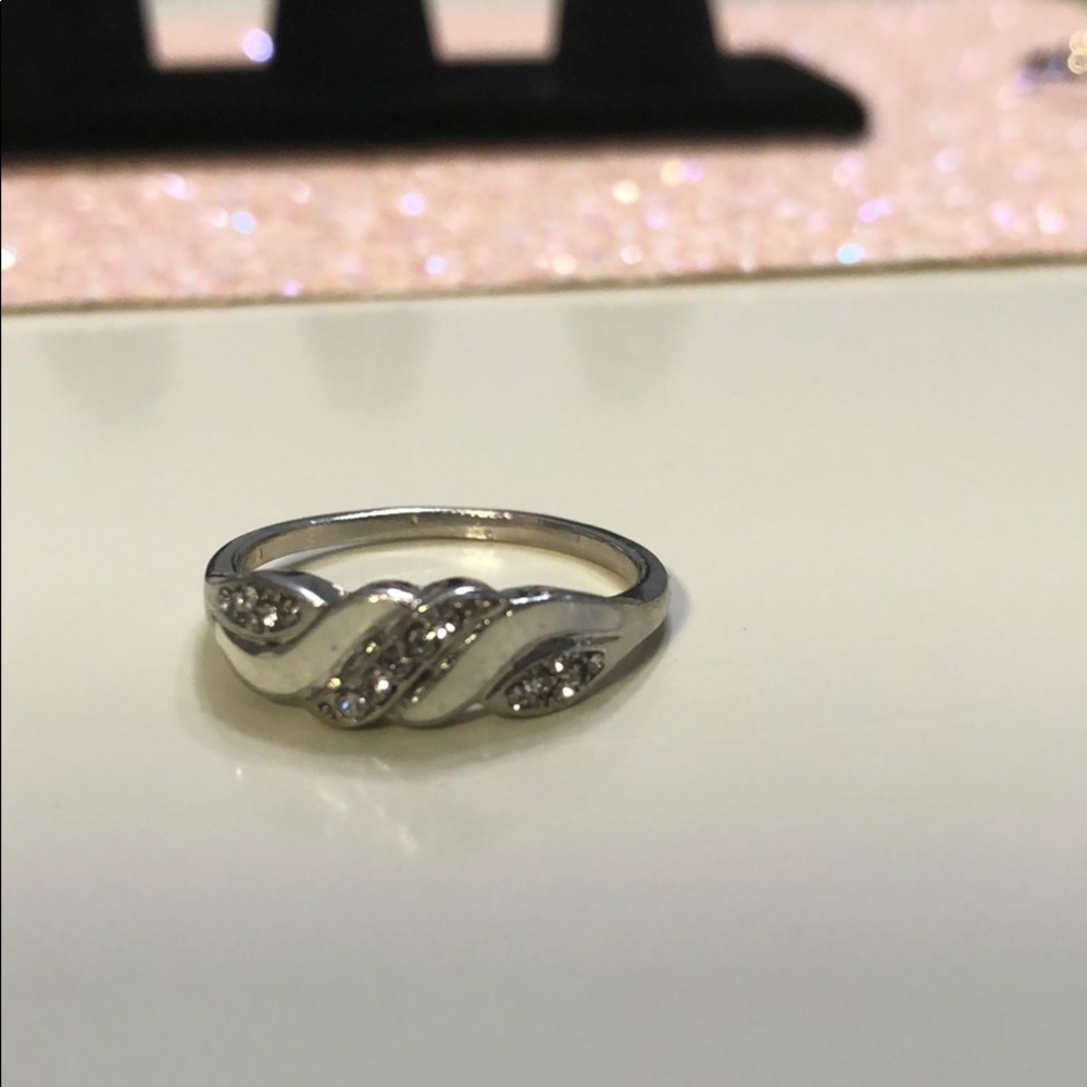 Size 10 fashion ring white and silver